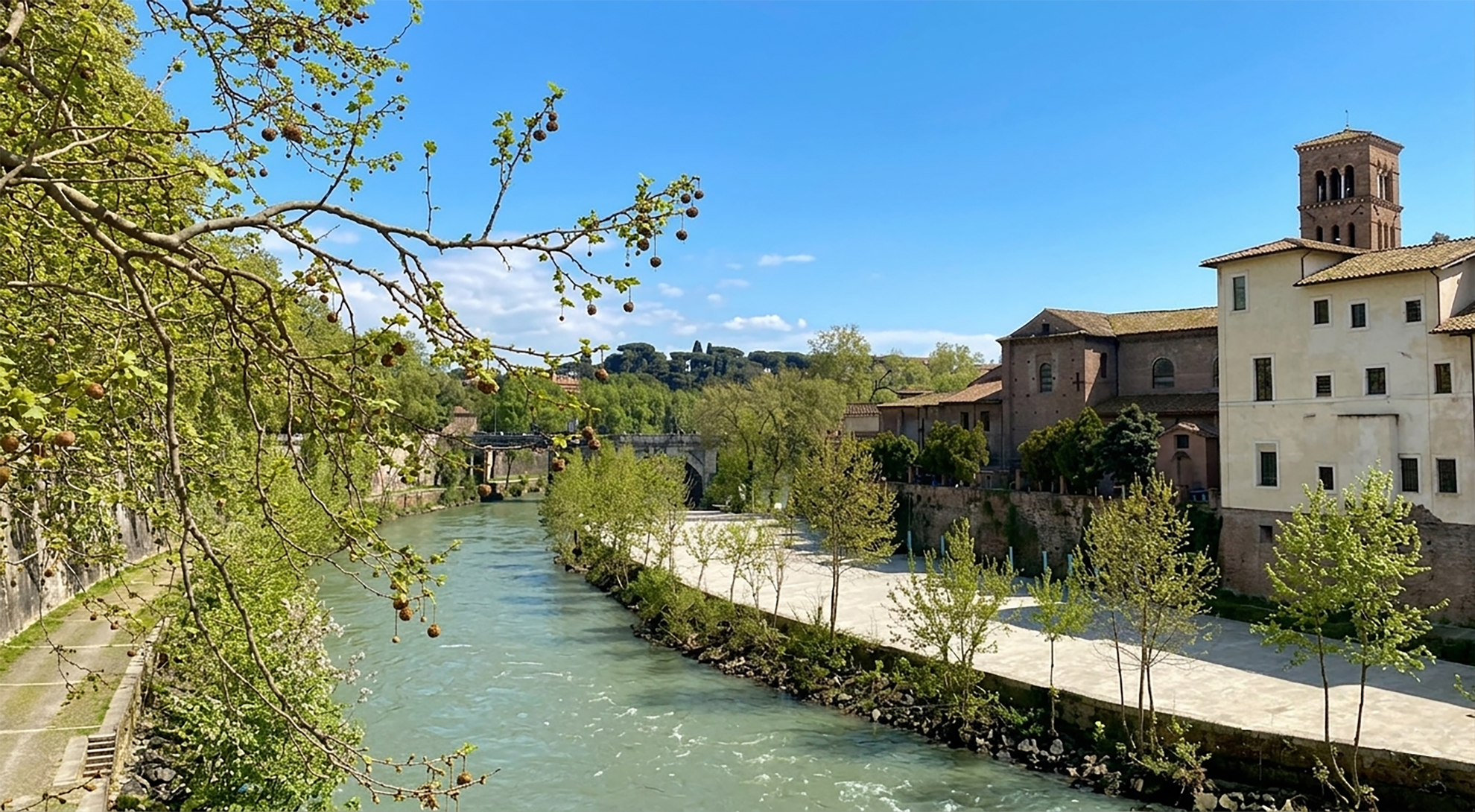 Blick über den Tiber in Rom nahe der Tiberinsel und Trastevere